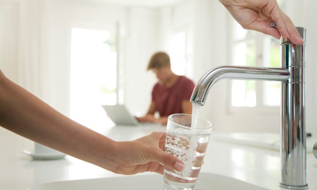 ¡Cuidado! El agua del grifo en EEUU con nuevos contaminantes… incluyendo materia radiactiva