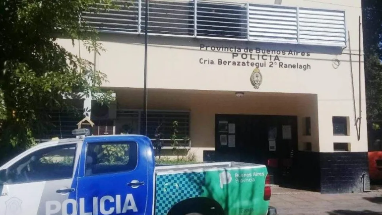 Arrestado cirujano tras ser denunciado por una paciente: La violó mientras le realizaba tacto rectal