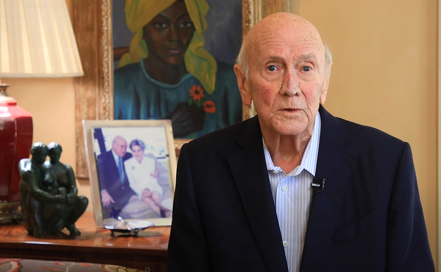 Frederik de Klerk, el expresidente que liberó a Mandela, ofreció disculpas por el apartheid en un video póstumo