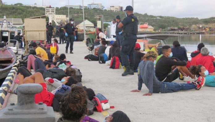 Curazao interceptó a más de 30 venezolanos en una embarcación que partió de Falcón