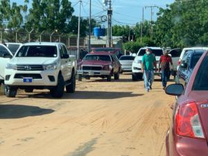  Grupos armados en alianza con trabajadores de la gobernación del Zulia amedrentan a los electores (FOTOS) 