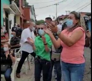 Desalojaron centro electoral en San Cristóbal para “desinfectar” contra el Covid-19… ¡y se armó “la sampablera”! (VIDEO)