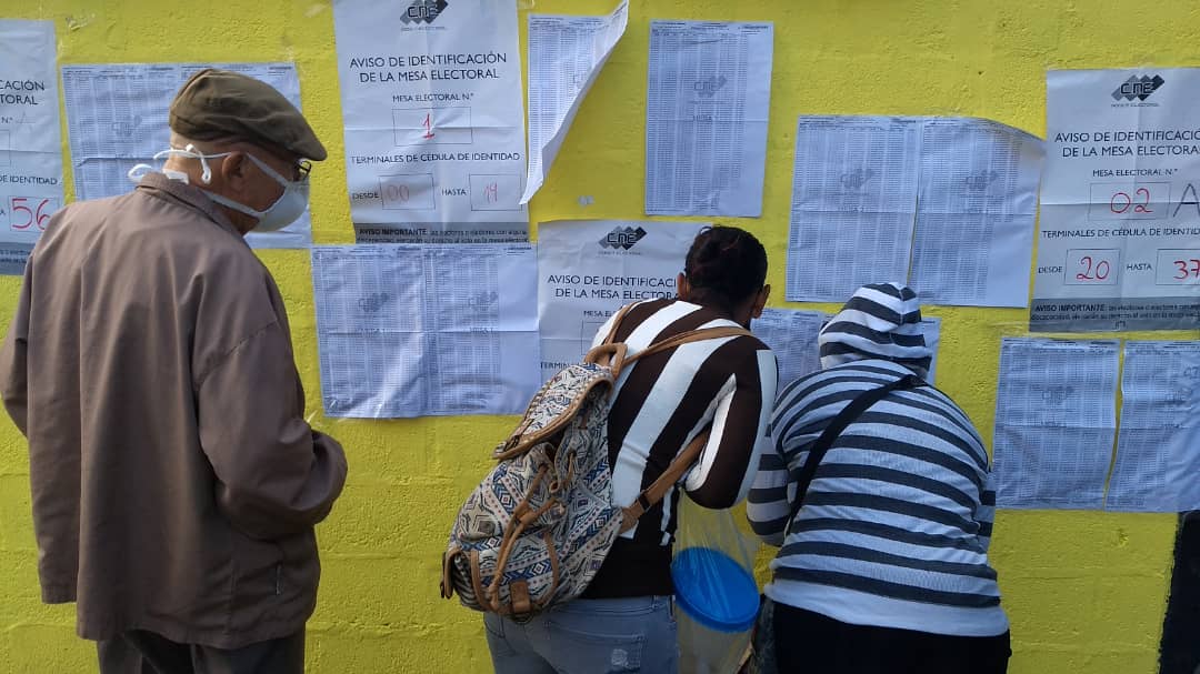 Problemas técnicos en dos mesas de la escuela Fermín Ruiz en Mérida (FOTOS)