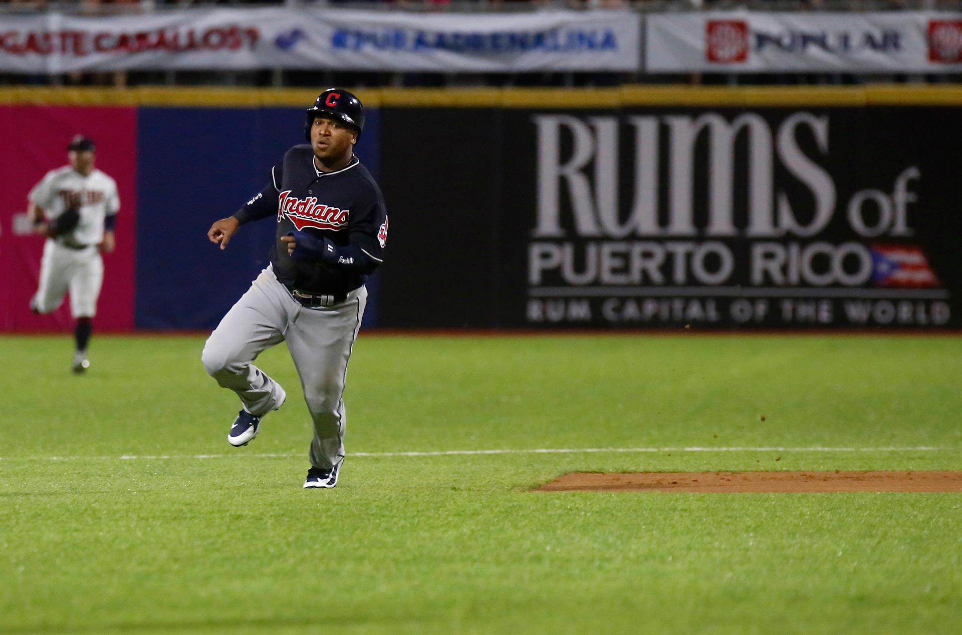 Cleveland ficha al dominicano José Ramírez y descarta al puertorriqueño Roberto Pérez