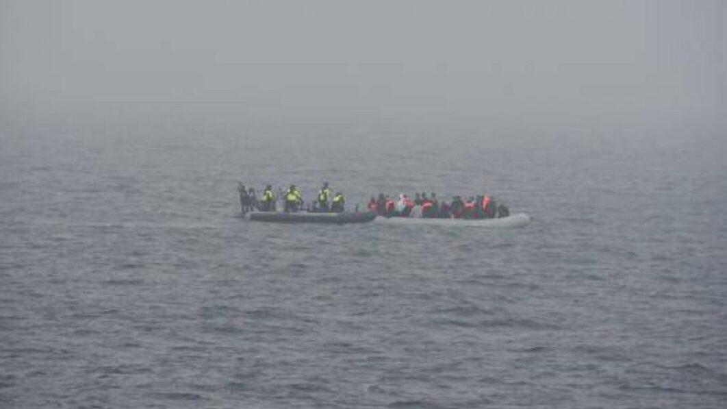 Detenidos al menos 39 miembros de una red de tráfico de migrantes por el Canal de la Mancha