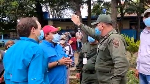 La Dgcim y la GNB corrieron a candidato en Táchira de un centro de votación (Video)