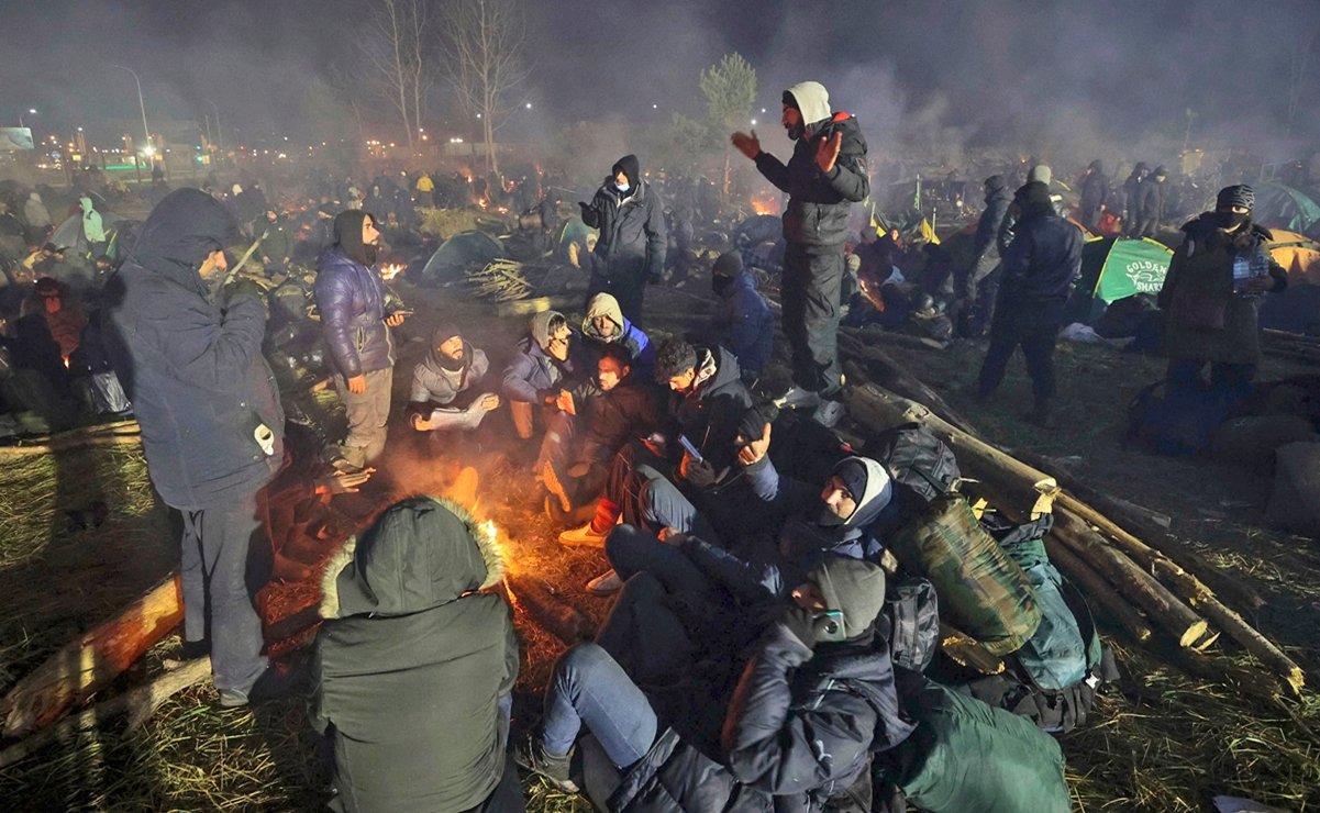 Bielorrusia comienza vacunar contra el Covid-19 a migrantes que permanecen en la frontera con Polonia