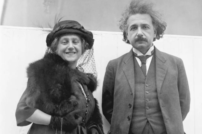 La tormentosa vida íntima de Einstein: amantes, atracción por su hijastra, el odio de un hijo y el Nobel que no fue