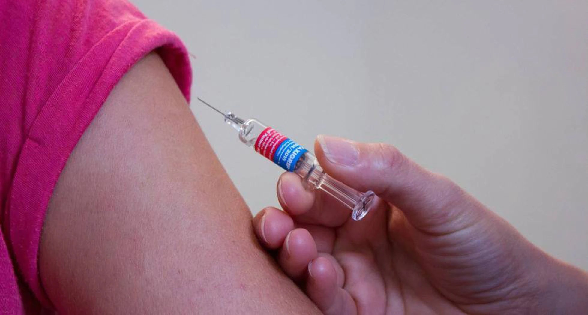 Detenida una enfermera que fingía vacunar por 400 euros en Italia
