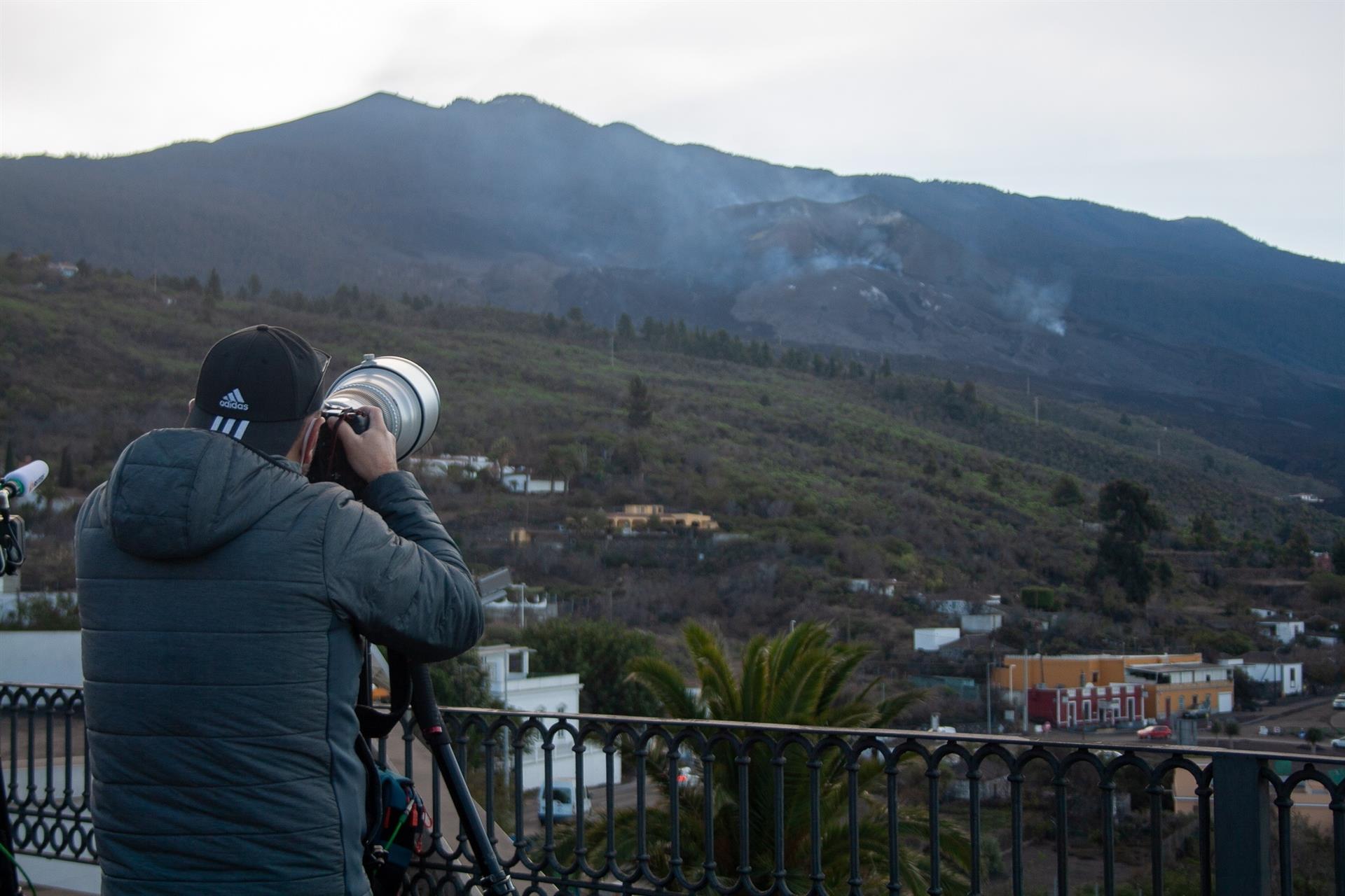 El tremor sigue en mínimos en la isla de La Palma dos días y medio después