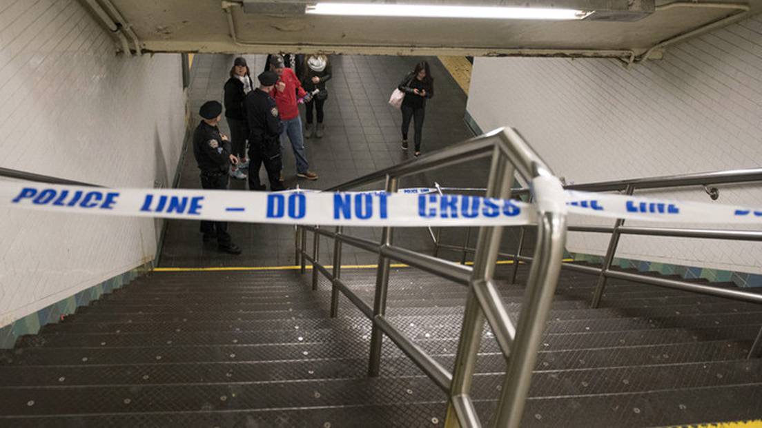 Una mujer muere tras ser empujada a las vías del metro en Times Square