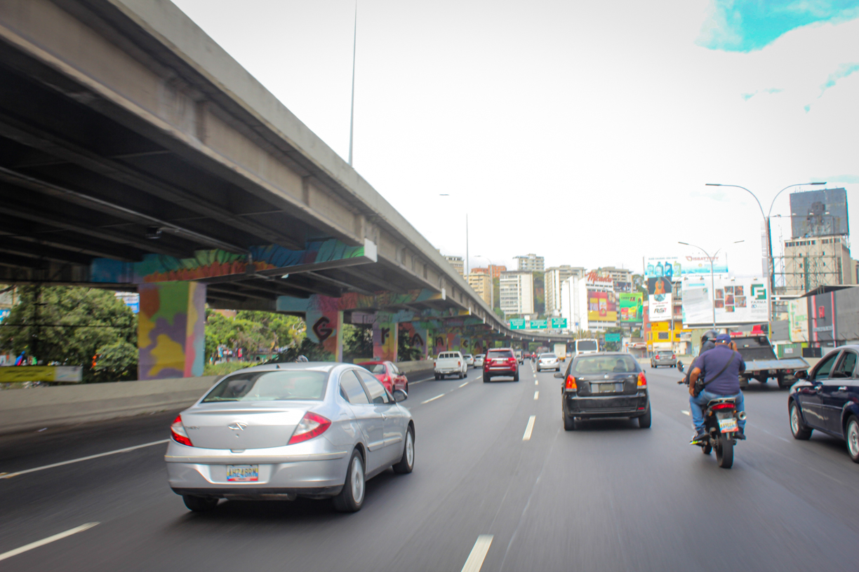 Hallaron un cadáver en la autopista Francisco Fajardo a la altura de Quinta Crespo #31Mar