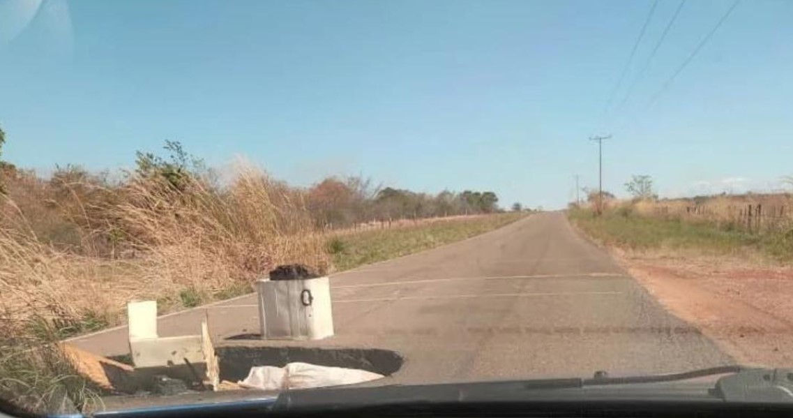 ¿Es la Luna? No… Es el tramo Palo Seco – El Sombrero en Guárico que está repleto de peligrosos “CRÁTERES” (FOTOS)