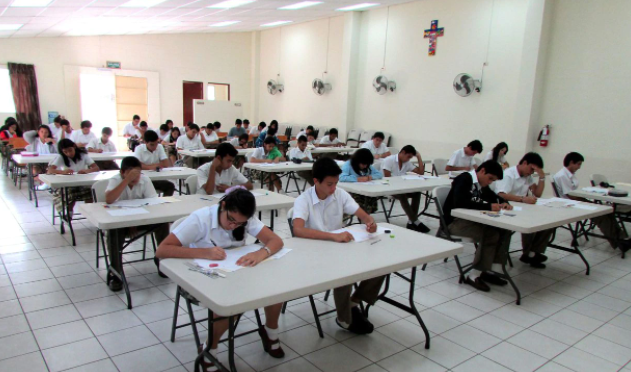 Perú planea que los niños regresen al colegio tras más de dos años sin clases