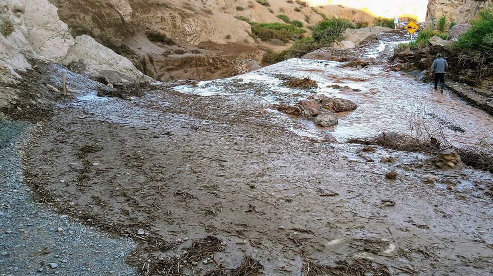 Al menos 19 turistas fueron sorprendidos por un aluvión y se quedaron atrapados en parque nacional de Argentina (VIDEO)