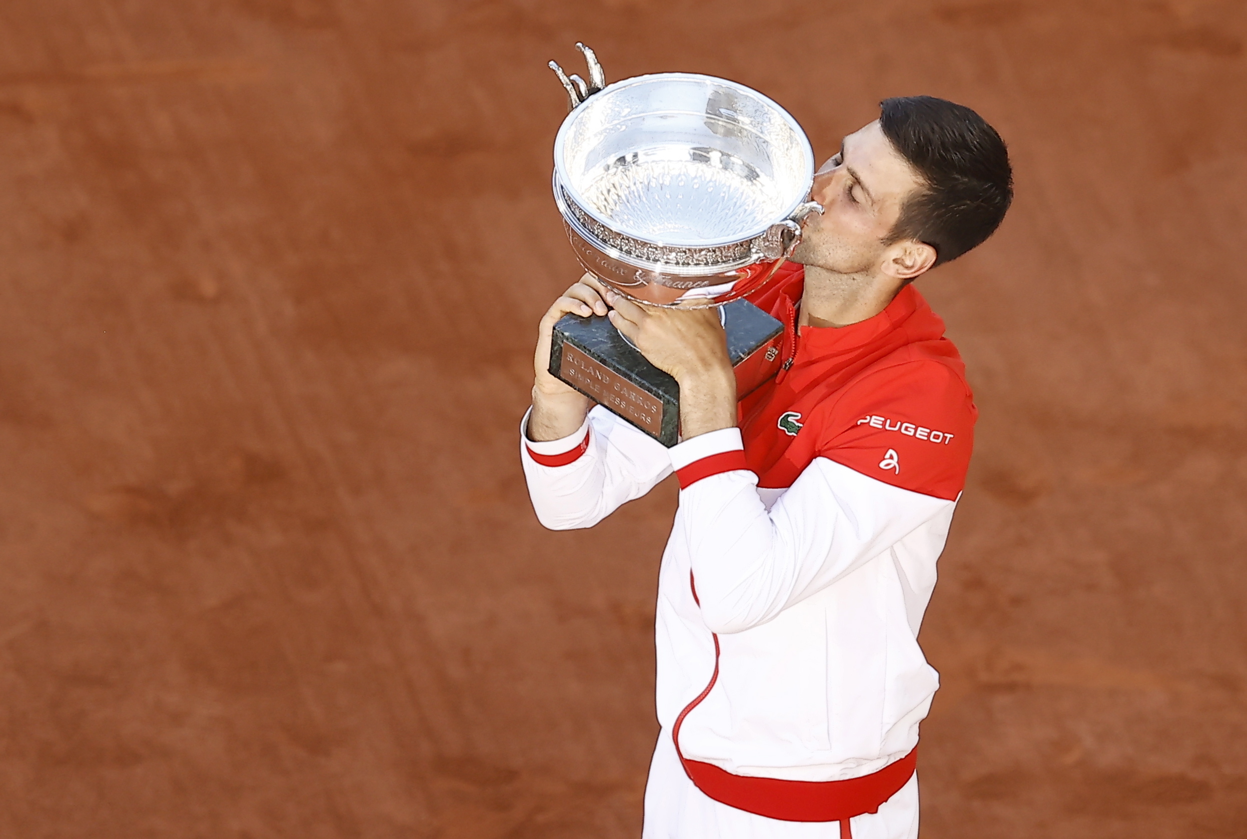 ¿Por qué nos hacen esto?:  Padre de Djokovic acusó a Australia de querer humillar a su hijo