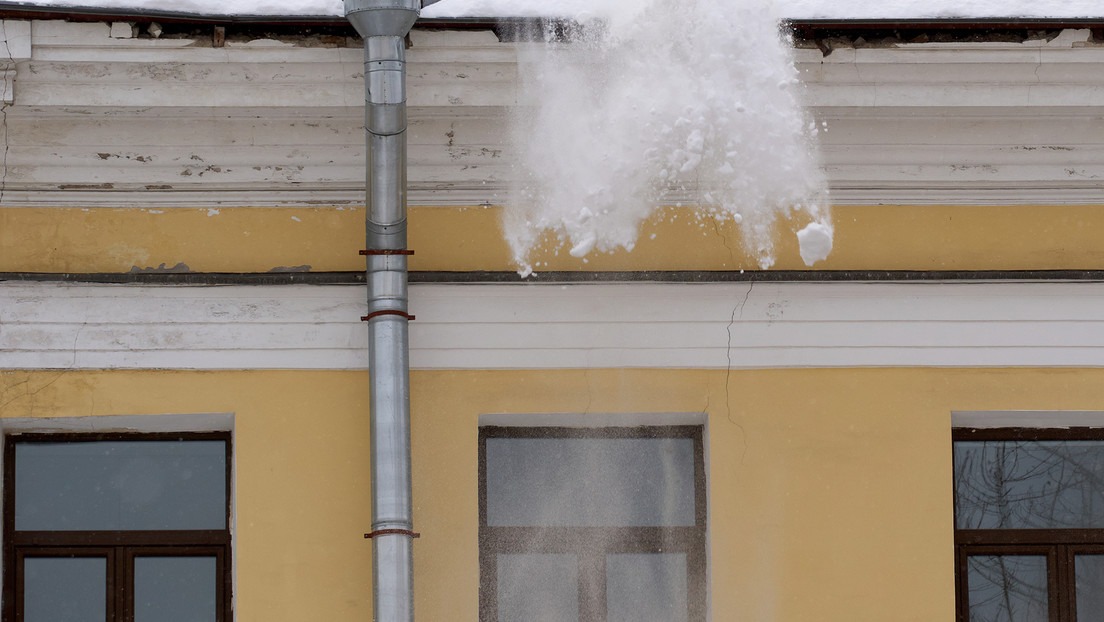 El llanto de un niño los salvó de morir aplastados por un enorme trozo de hielo (VIDEO)