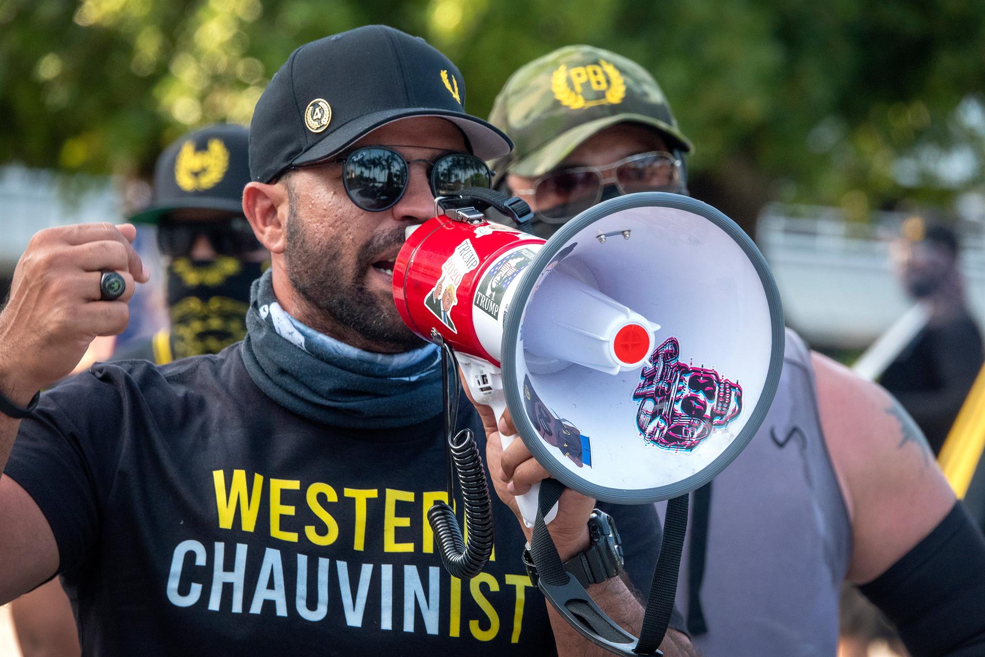 Dirigente de los Proud Boys lamenta la violencia en el asalto al Capitolio en EEUU