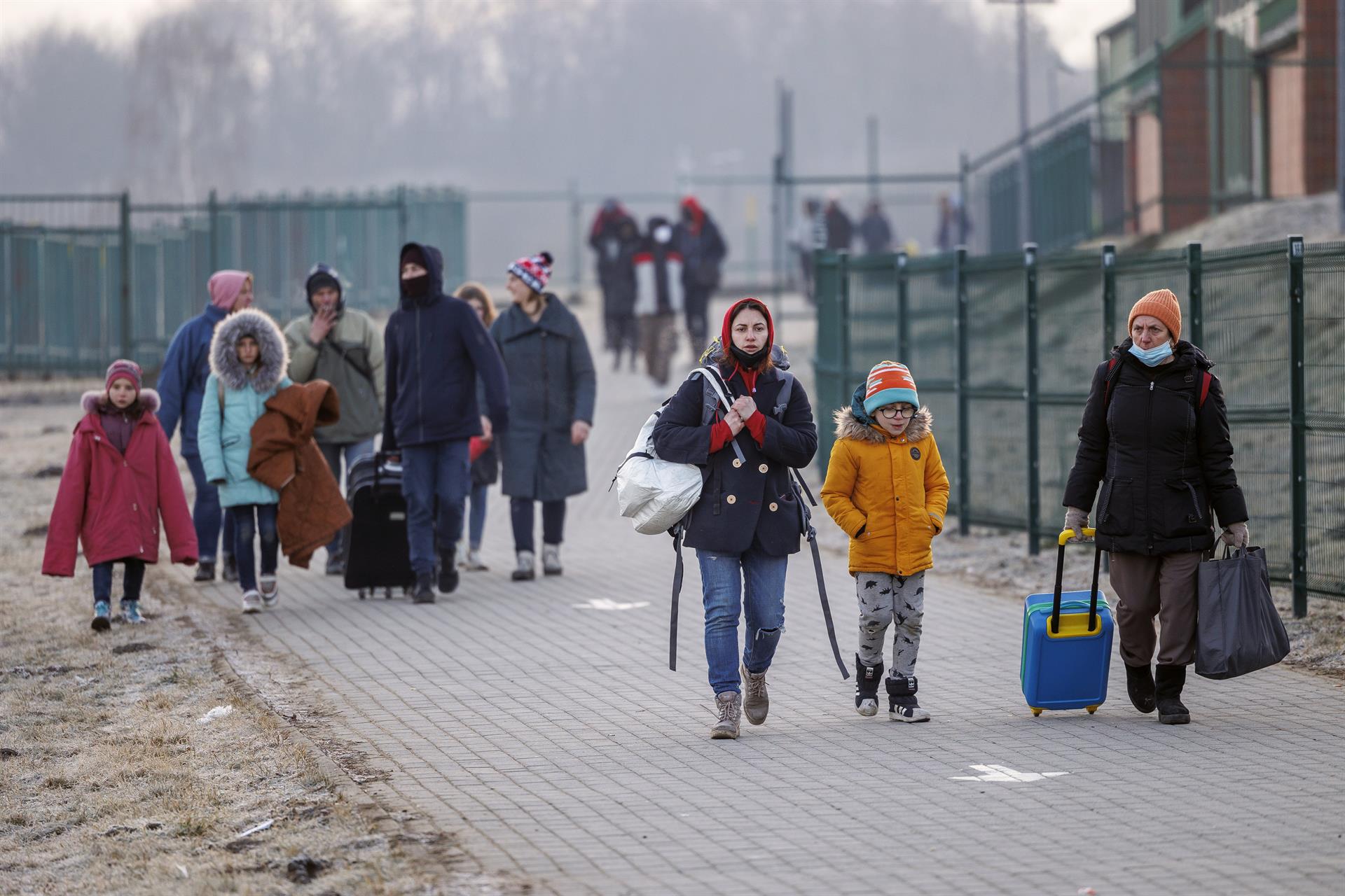 El flujo de refugiados ucranianos continúa y alcanza ya los 2,15 millones