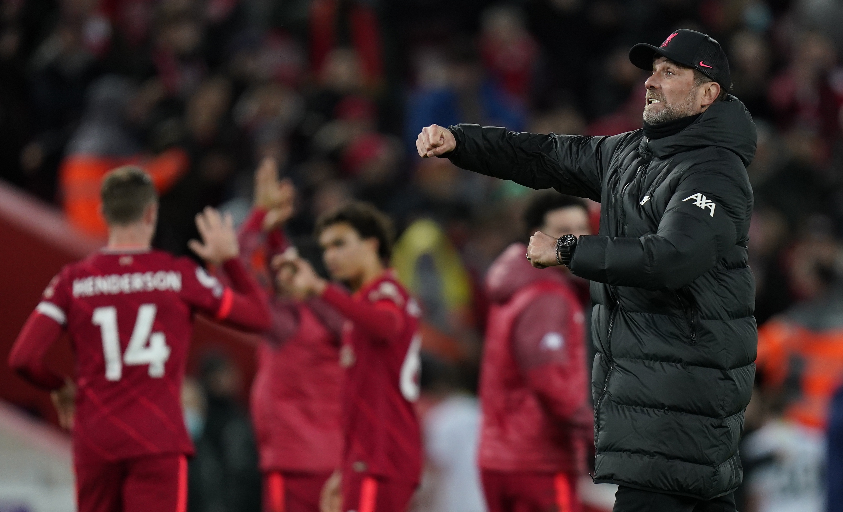 Liverpool aplastó al Leeds y recortó distancia sobre el Manchester City