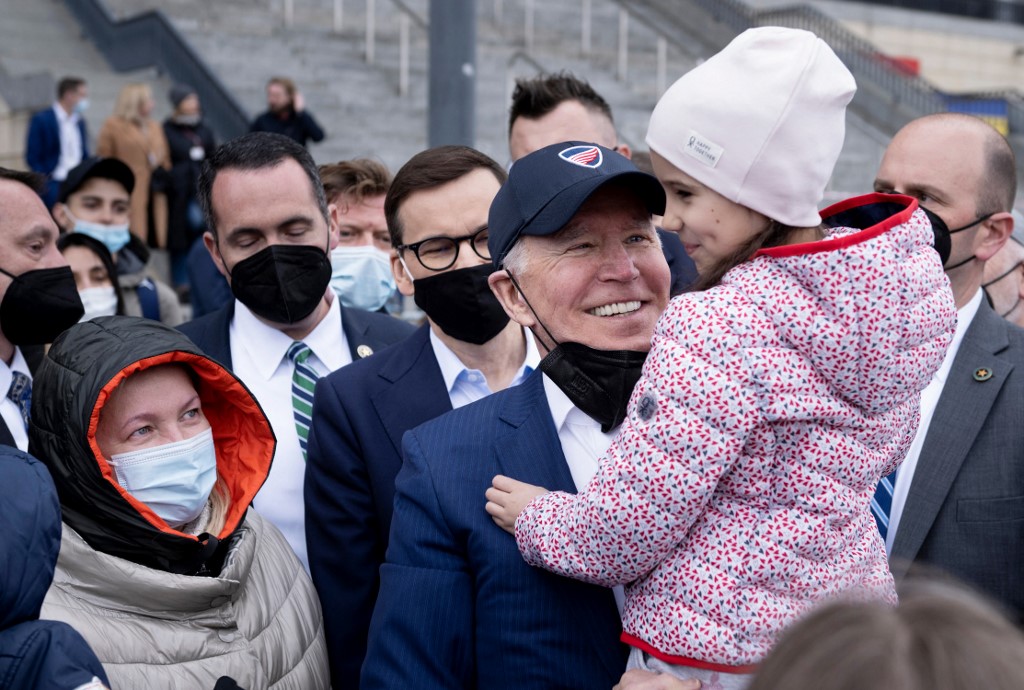 Biden llamó carnicero a Putin tras visitar a refugiados ucranianos en Polonia