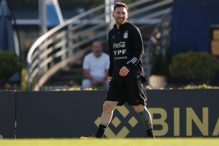 Messi volvió a entrenarse y se perfila como titular ante Venezuela