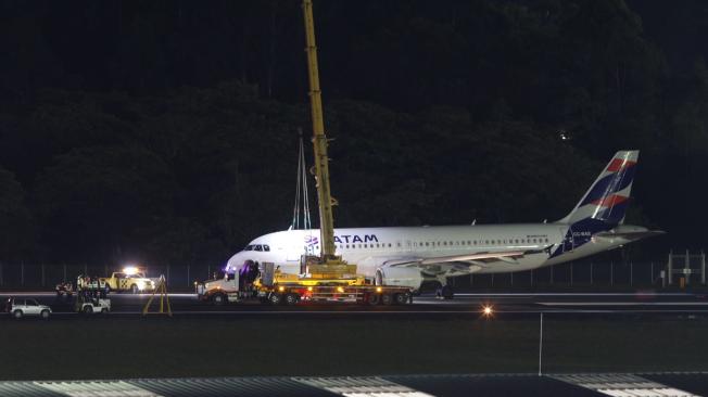 “Era el fin de nuestras vidas”: pasajero del vuelo que aterrizó de emergencia en Medellín (Video)