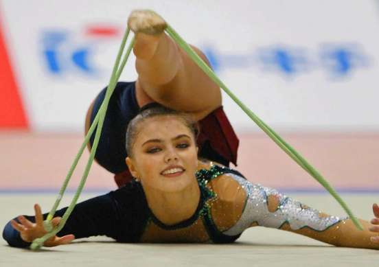 Quién es Alina Kabaeva, la medallista olímpica y joven novia de Putin que se refugia en Suiza