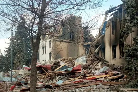 Ciudad ucraniana de Chernígov fue “bombardeada toda la noche” pese a las promesas rusas