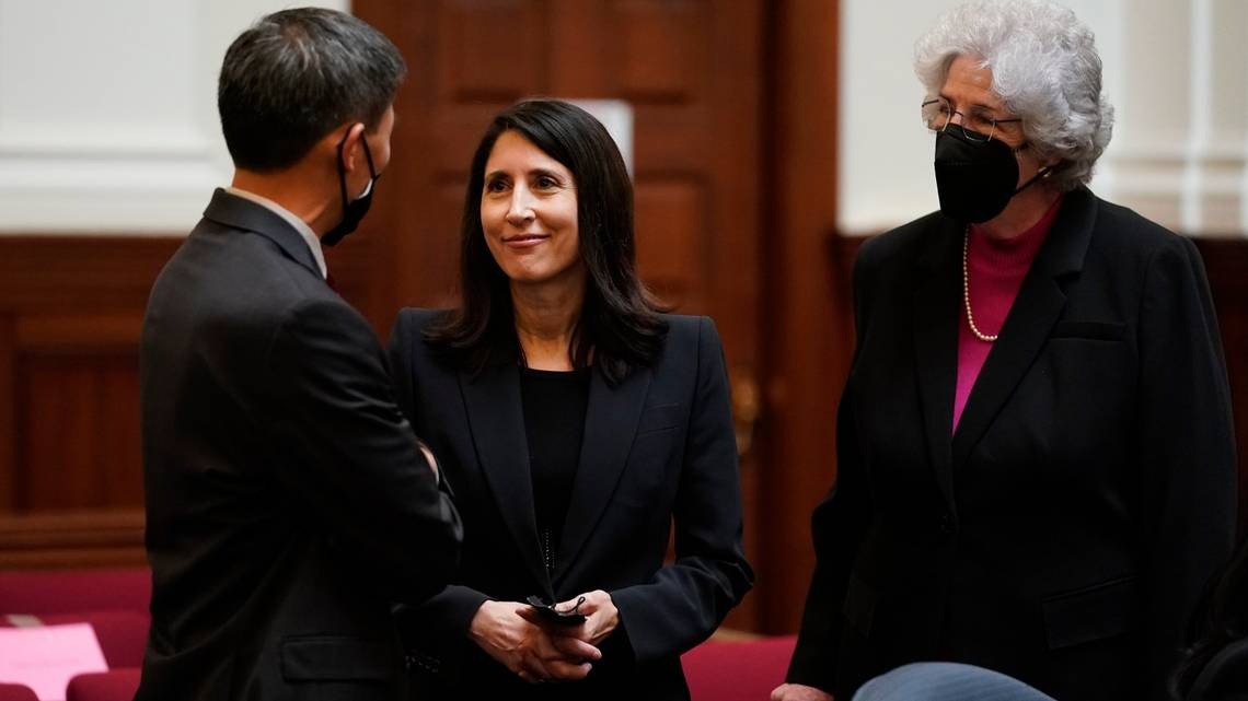 Latina hace historia al ser la primera confirmada para la Corte Suprema de California