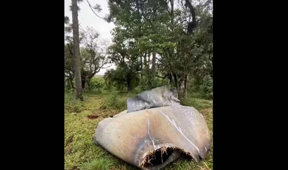 VIRAL: Lo despertó un ruido en plena madrugada, era una nave de SpaceX que había caído en su patio (Fotos)