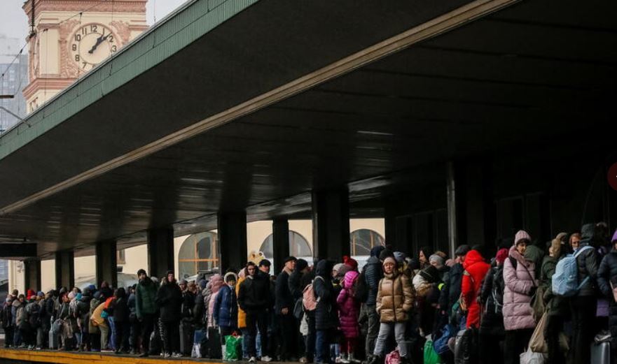 Explosión por restos de misil ruso se registró en estación de tren de Kiev