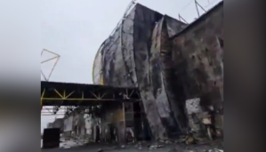 El centro comercial más grande de Jersón se convirtió en cenizas tras el ataque ruso (VIDEO)