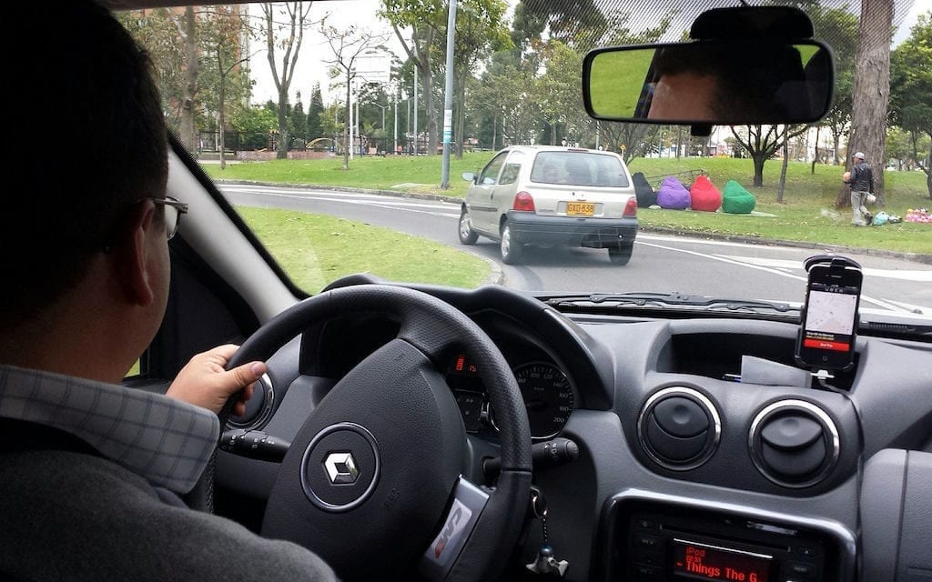 Quiso bajarse de un Uber porque el conductor iba muy lento, pero cambió de opinión: “Valió la pena llegar tarde”