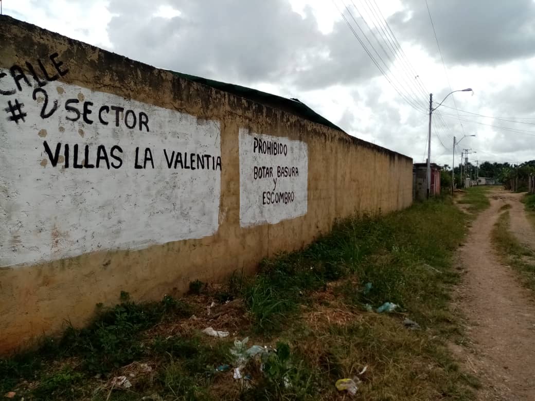 Al menos 400 familias del sector Villas La Valentía de Maturín viven en “la edad de piedra” (FOTOS)