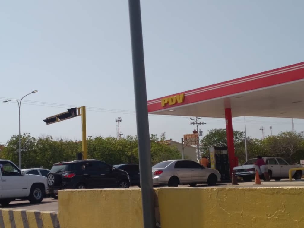 Sntp denunció que militar intimidó a dos periodistas en gasolinera de Falcón este #14Jun