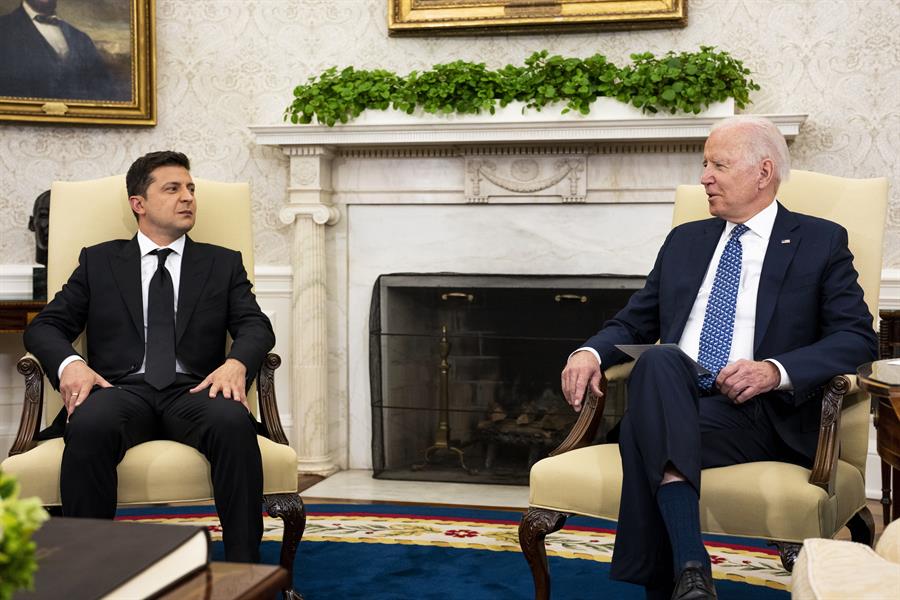 Biden reafirma apoyo a Ucrania en conversación con Zelenski