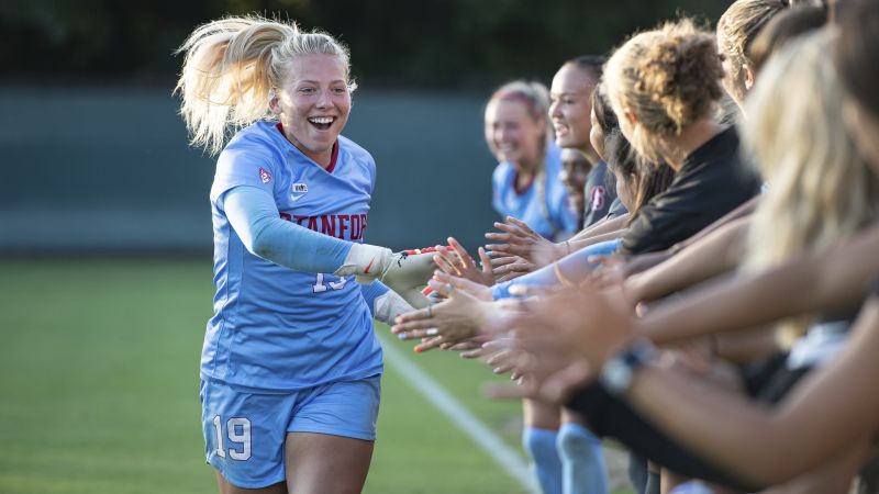 “Es horrible”: Madre de joven futbolista de la Universidad de Stanford reveló que su hija se suicidó