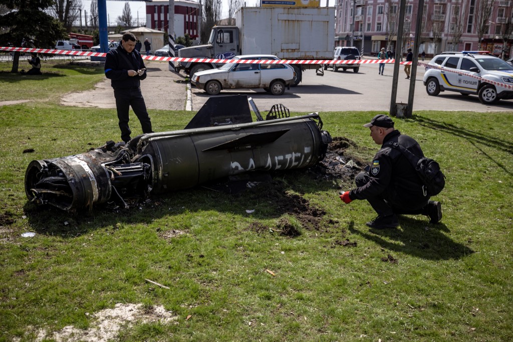 “Por nuestros niños”: mensaje del cohete ruso que cayó en la estación de tren de Kramatorsk