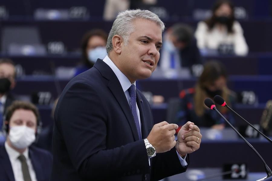 Iván Duque anuncia la subida del ingreso salarial para los más pobres a un mes de las elecciones