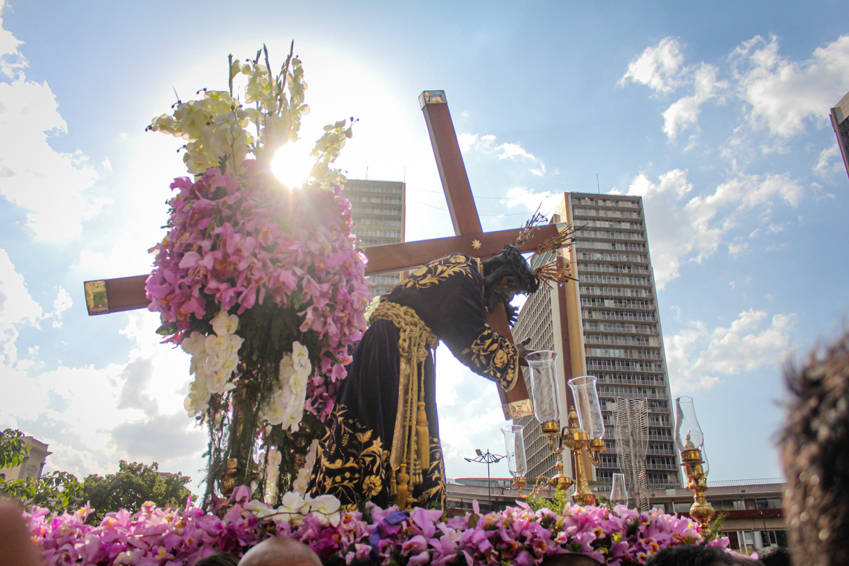 EN IMÁGENES: Feligreses acompañaron al Nazareno de San Pablo en recorrido por las calles de Caracas #13Abr