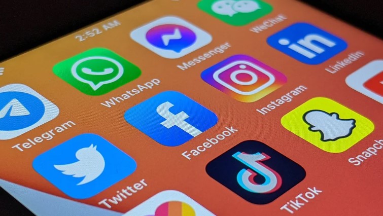 ¡Toma nota! Cinco tips para reconocer fraudes en redes sociales y WhatsApp