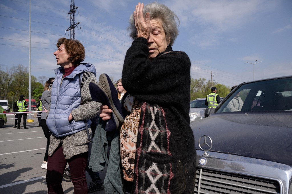 Alcaldía de Mariúpol afirma que evacuación continúa “pese a las dificultades” (Fotos)