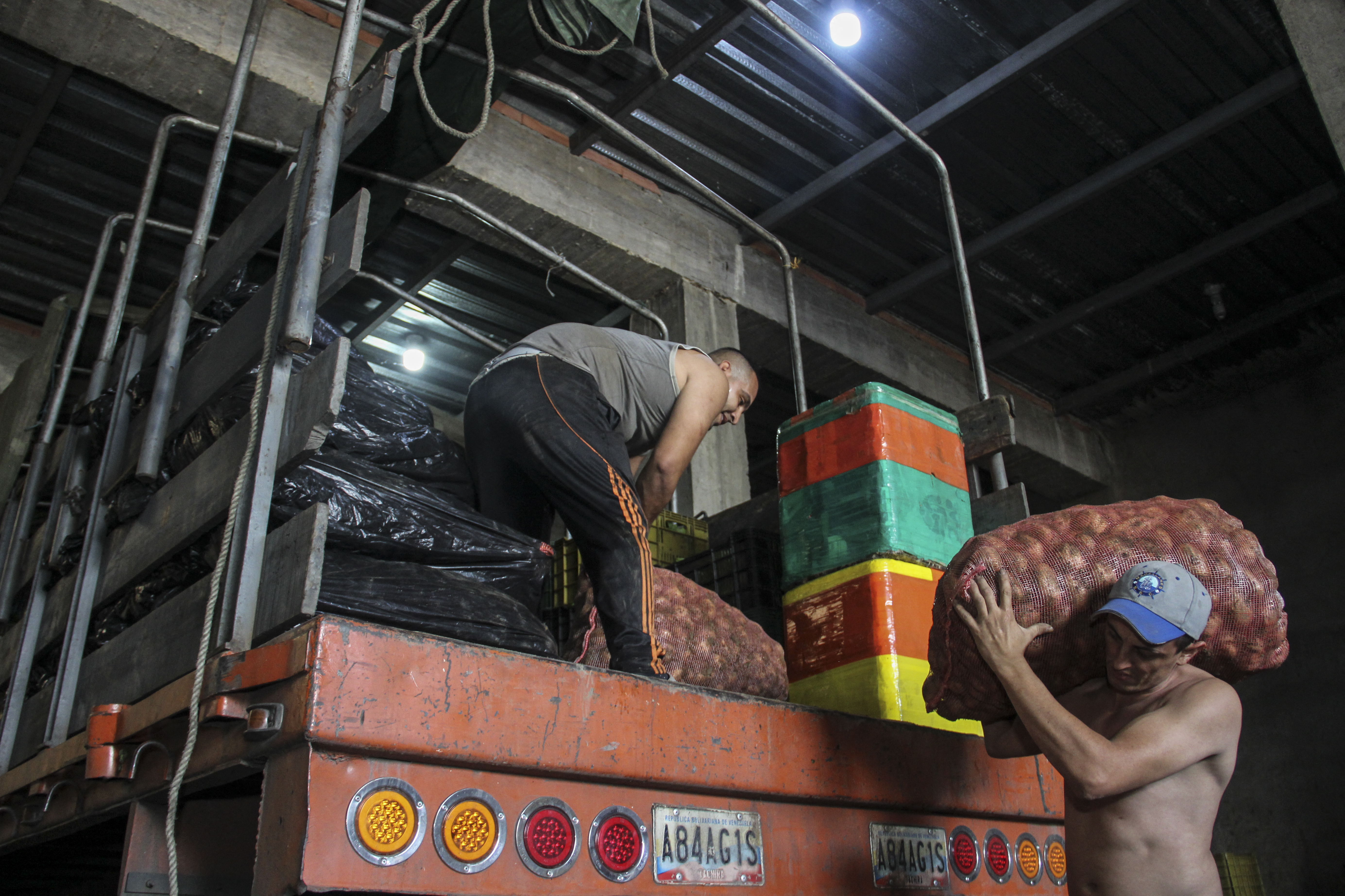 La matraca policial, un obstáculo al transporte de alimentos en Venezuela