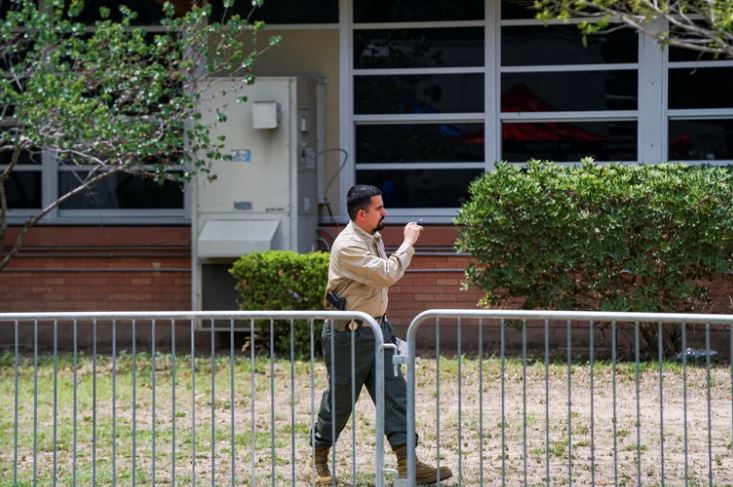 Policía reveló por qué el tirador de Texas ingresó por una puerta lateral de la escuela