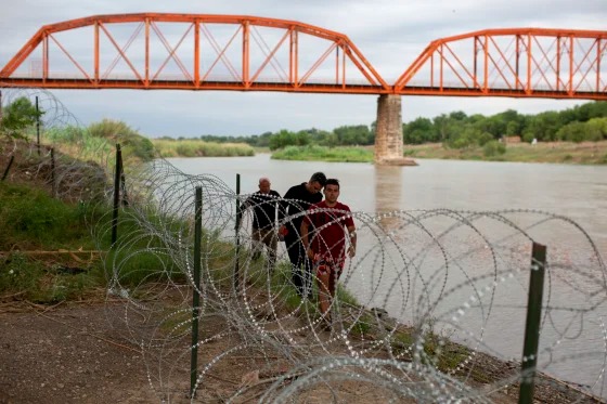 El negocio de los coyotes en la frontera de EEUU no se acaba ni con el Título 42