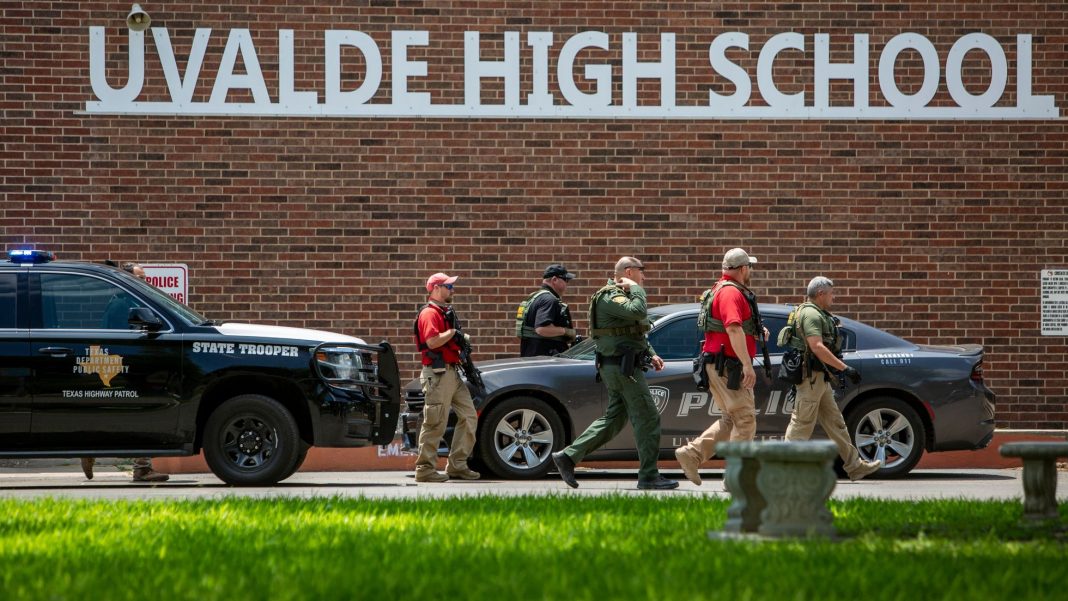 La Policía asegura que el agresor de Texas entró en la escuela sin oposición