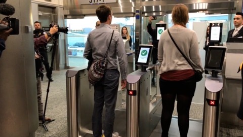 Pasajeros en aeropuerto de Miami podrán embarcar en segundos con solo acercarse a una cámara