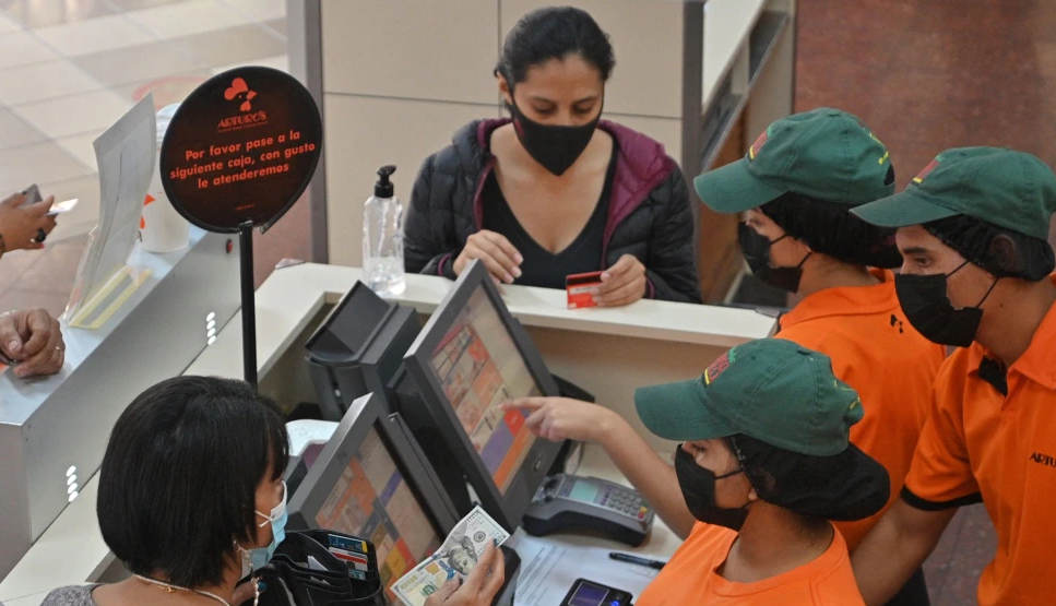 Madres venezolanas, el trabajo extra y cómo conciliar el tiempo en la crianza de los hijos