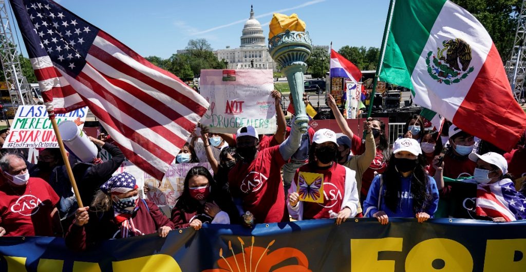 Inmigrantes toman las calles de Nueva York para reclamar por mejores condiciones laborales y ciudadanía